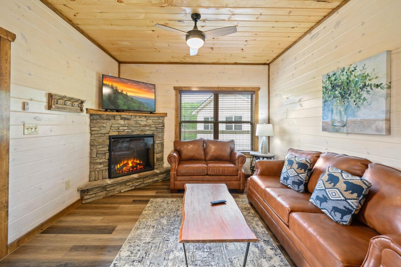 Osprey Nest Cottage Modern New Cabin Pigeon Forge Exterior photo